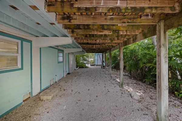 $1,094,900 | 19881 Date Palm Drive, Sugarloaf, FL 33042