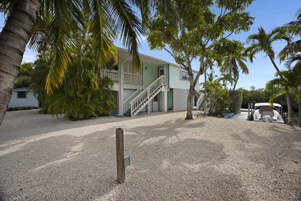 $1,094,900 | 19881 Date Palm Drive, Sugarloaf, FL 33042