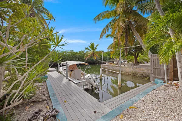 $1,094,900 | 19881 Date Palm Drive, Sugarloaf, FL 33042