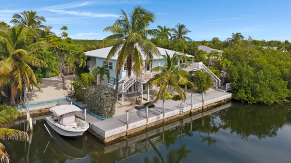 $1,094,900 | 19881 Date Palm Drive, Sugarloaf, FL 33042