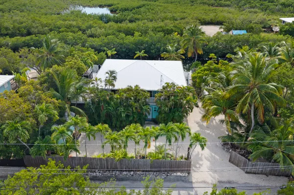 $1,094,900 | 19881 Date Palm Drive, Sugarloaf, FL 33042