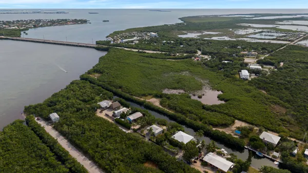 $1,094,900 | 19881 Date Palm Drive, Sugarloaf, FL 33042