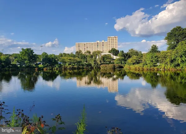 $2,500 | 4600 Duke Street, Unit 613, Alexandria, VA 22304