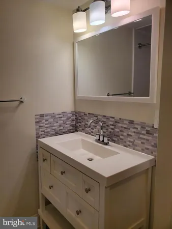 $2,500 | 4600 Duke Street, Unit 613, Alexandria, VA 22304