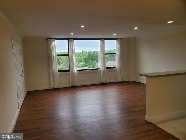 $2,500 | 4600 Duke Street, Unit 613, Alexandria, VA 22304