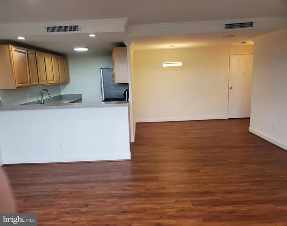 $2,500 | 4600 Duke Street, Unit 613, Alexandria, VA 22304