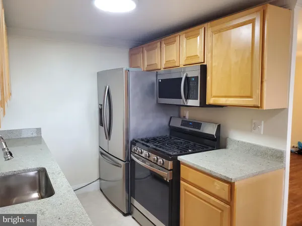 $2,500 | 4600 Duke Street, Unit 613, Alexandria, VA 22304