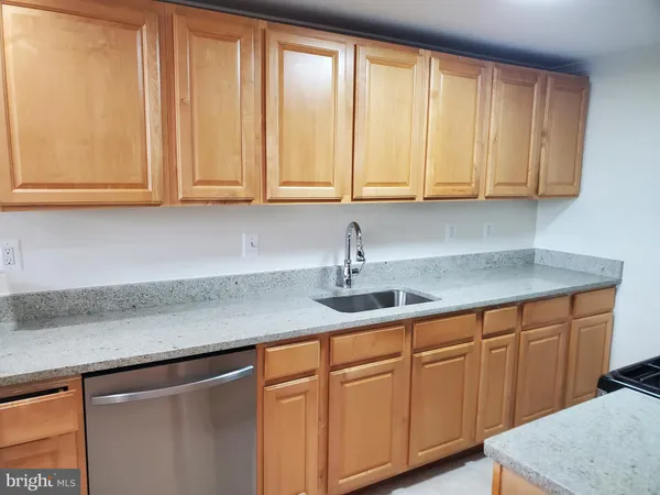 $2,500 | 4600 Duke Street, Unit 613, Alexandria, VA 22304