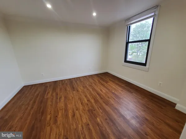 $2,500 | 4600 Duke Street, Unit 613, Alexandria, VA 22304