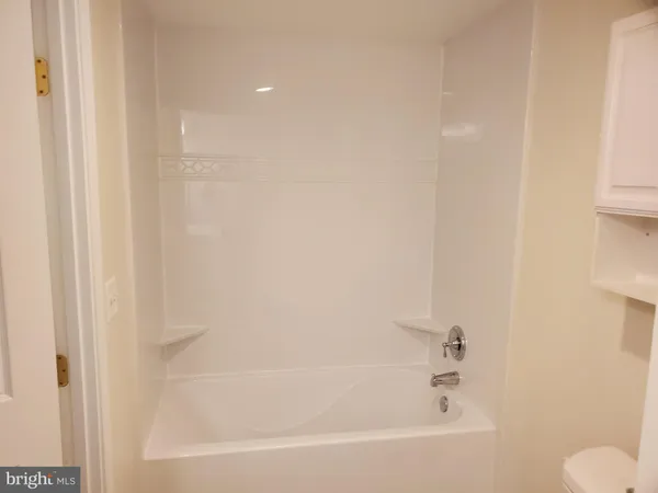 $2,500 | 4600 Duke Street, Unit 613, Alexandria, VA 22304
