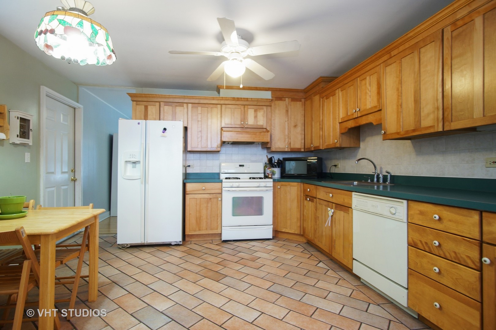 2607 School Drive Rolling Meadows, IL 60008 - Photo 3 of 10