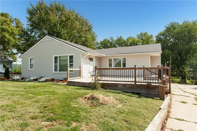 $275,000 | 301 North Lee Street, Buckner, MO 64016