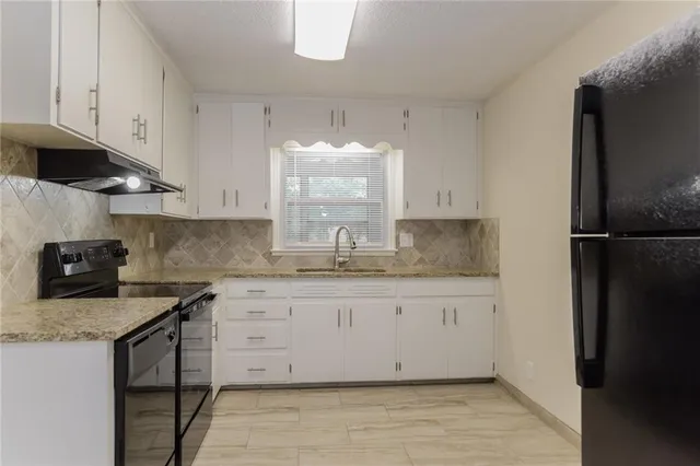 $1,615 | 12406 Cherry Street, Kansas City, MO 64145