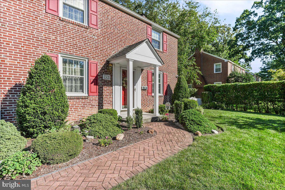 243 Rambling Way Springfield, PA 19064 - Photo 2 of 42 a front view of a house with garden