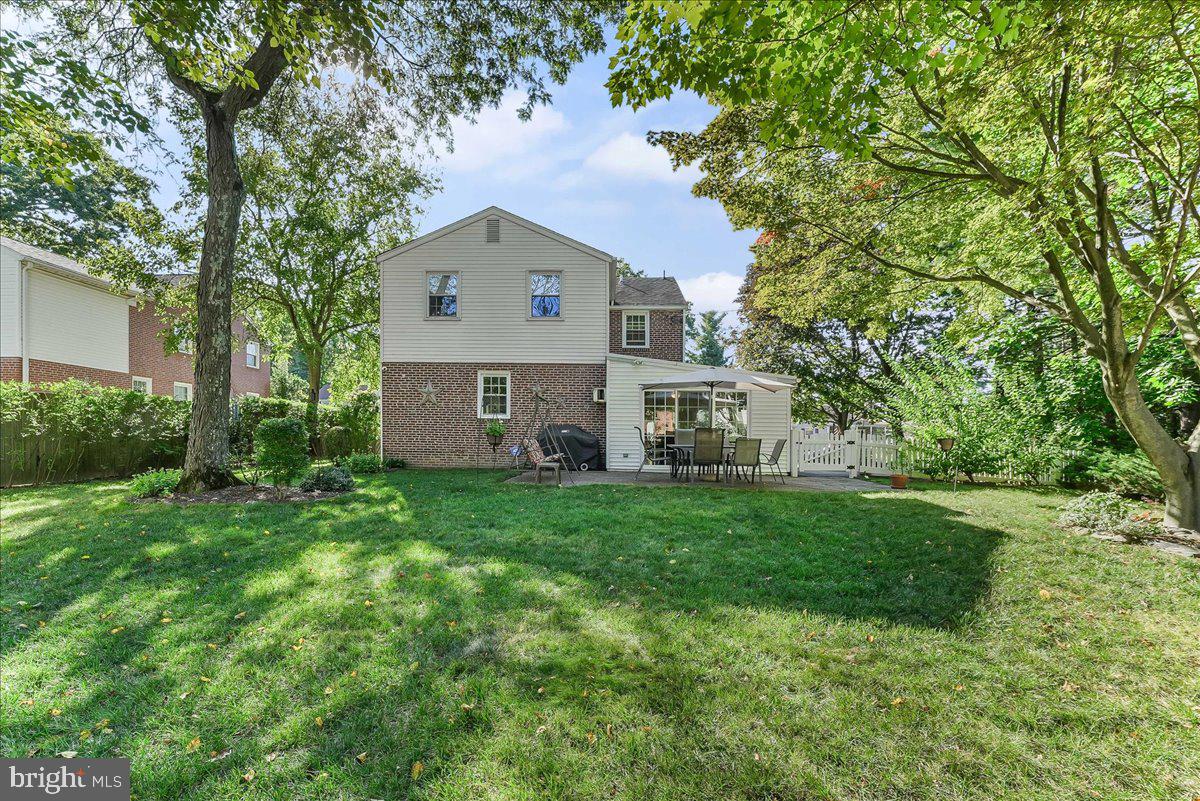243 Rambling Way Springfield, PA 19064 - Photo 31 of 42 a front view of house with yard and trees