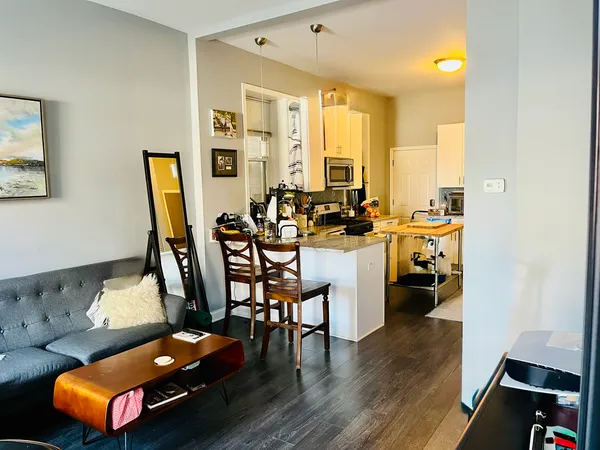$2,350 | 1300 North Greenview Avenue, Unit 2F, Chicago, IL 60642