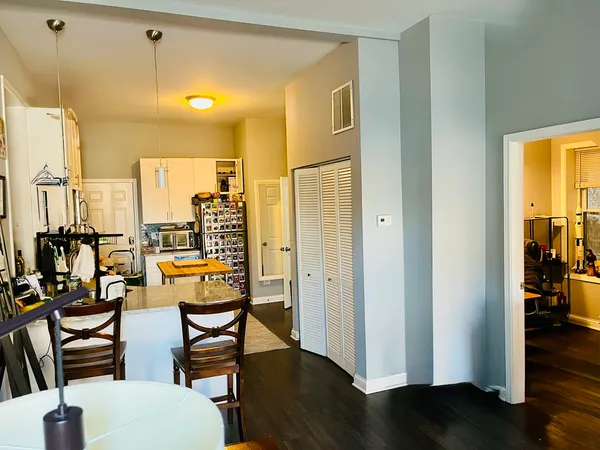 $2,350 | 1300 North Greenview Avenue, Unit 2F, Chicago, IL 60642