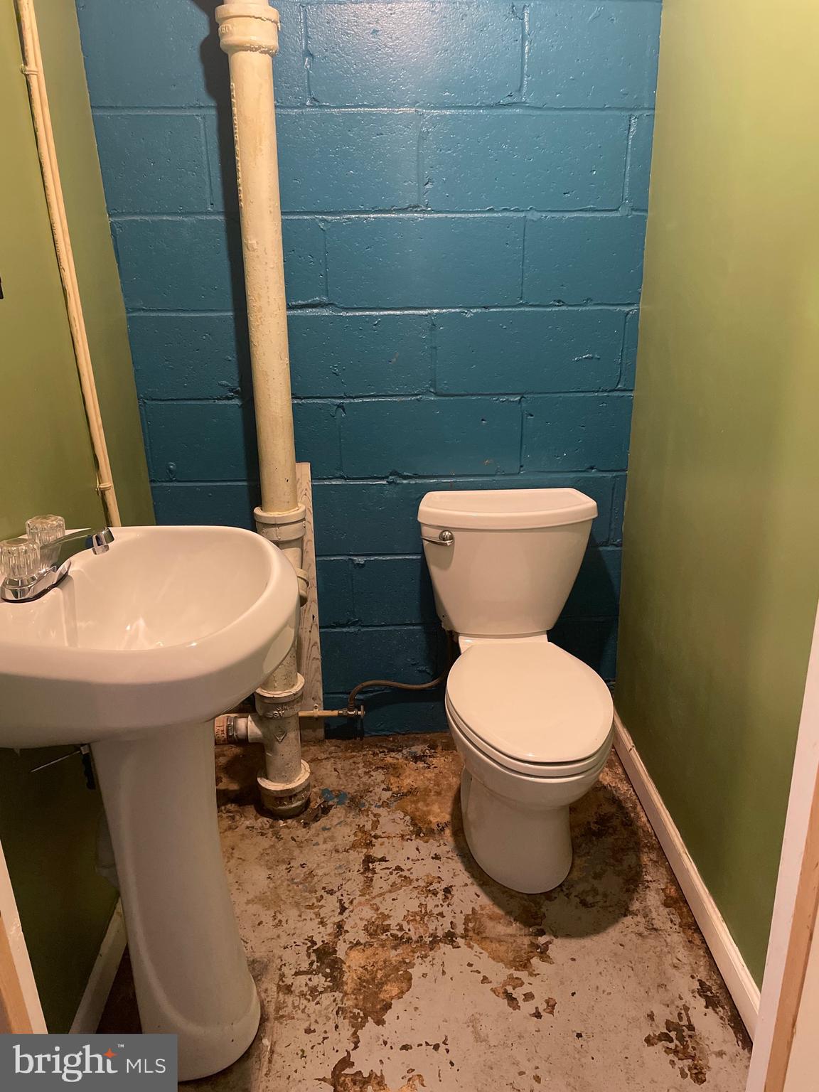 5466 Bucknell Road Baltimore, MD 21206 - Photo 17 of 18 Half bath