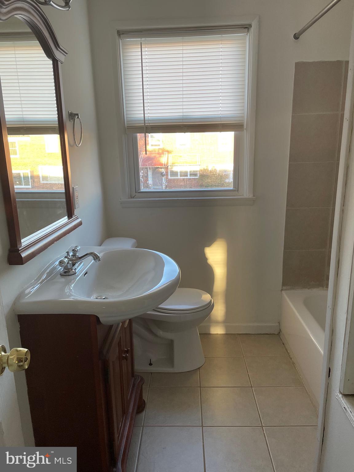 5466 Bucknell Road Baltimore, MD 21206 - Photo 10 of 18 Full bathroom upper level