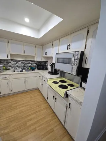 $2,100 | 1481 Northeast Miami Gardens Drive, Unit 361, Miami, FL 33179