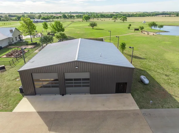 $4,104,625 | 887 Hcr 3110 Street North, Abbott, TX 76621