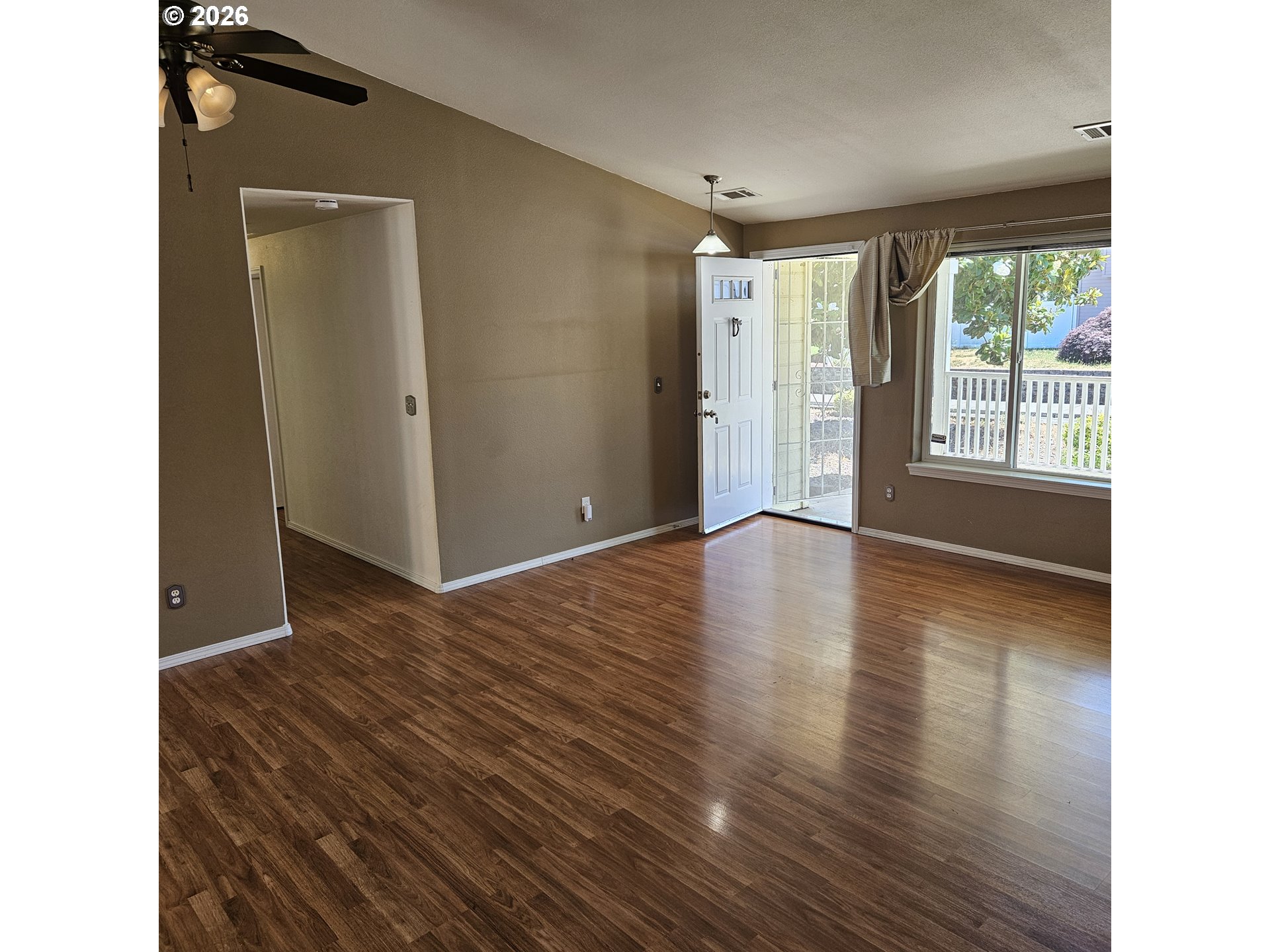 202 Northeast Plum Ridge Drive Winston, OR 97496 - Photo 3 of 24 Living Room/Entrance