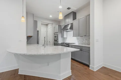 $575,000 | 8200 Southwest Parkway, Unit 302, Austin, TX 78735