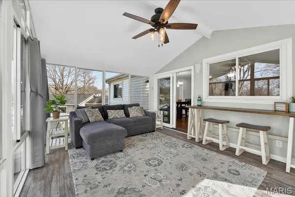 $325,000 | 947 Bellestri Drive, Ballwin, MO 63021