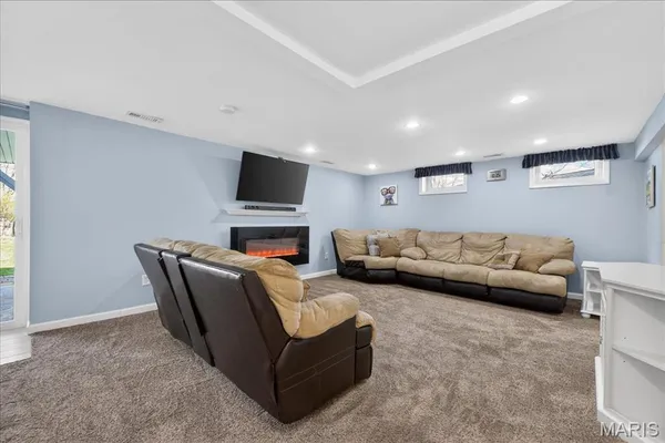 $325,000 | 947 Bellestri Drive, Ballwin, MO 63021