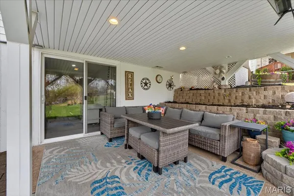 $325,000 | 947 Bellestri Drive, Ballwin, MO 63021