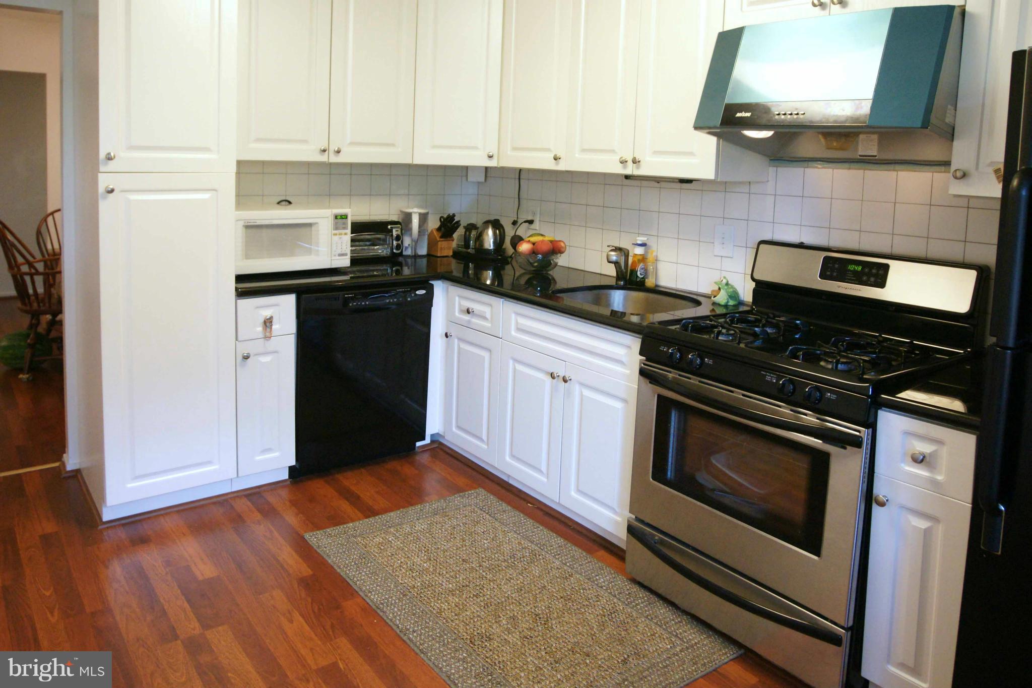 19303 Club House Road, Unit 103 Gaithersburg, MD 20886 - Photo 2 of 8 Kitchen