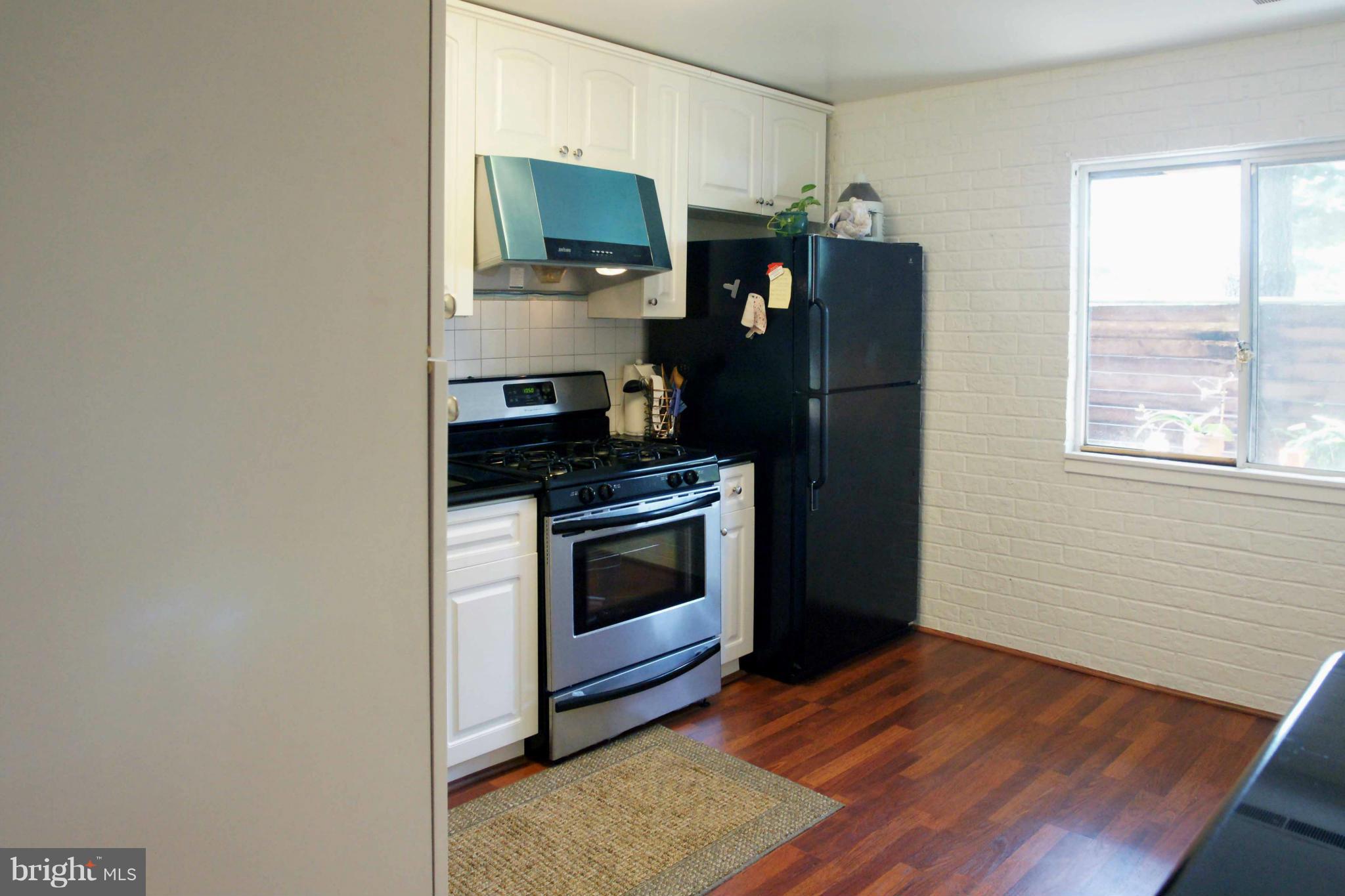 19303 Club House Road, Unit 103 Gaithersburg, MD 20886 - Photo 3 of 8 Kitchen