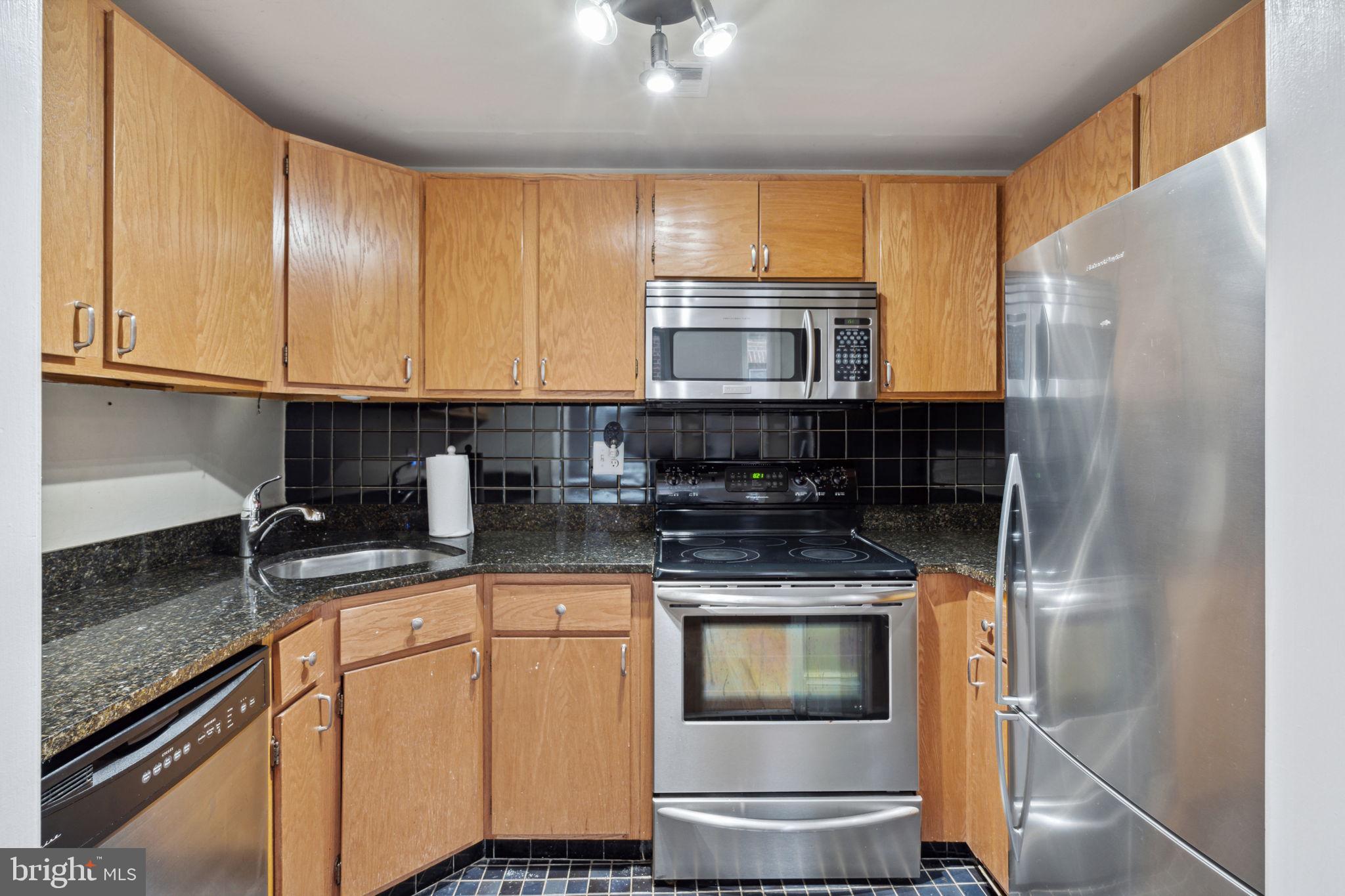 1903 Spruce Street, Unit 3E Philadelphia, PA 19103 - Photo 7 of 25