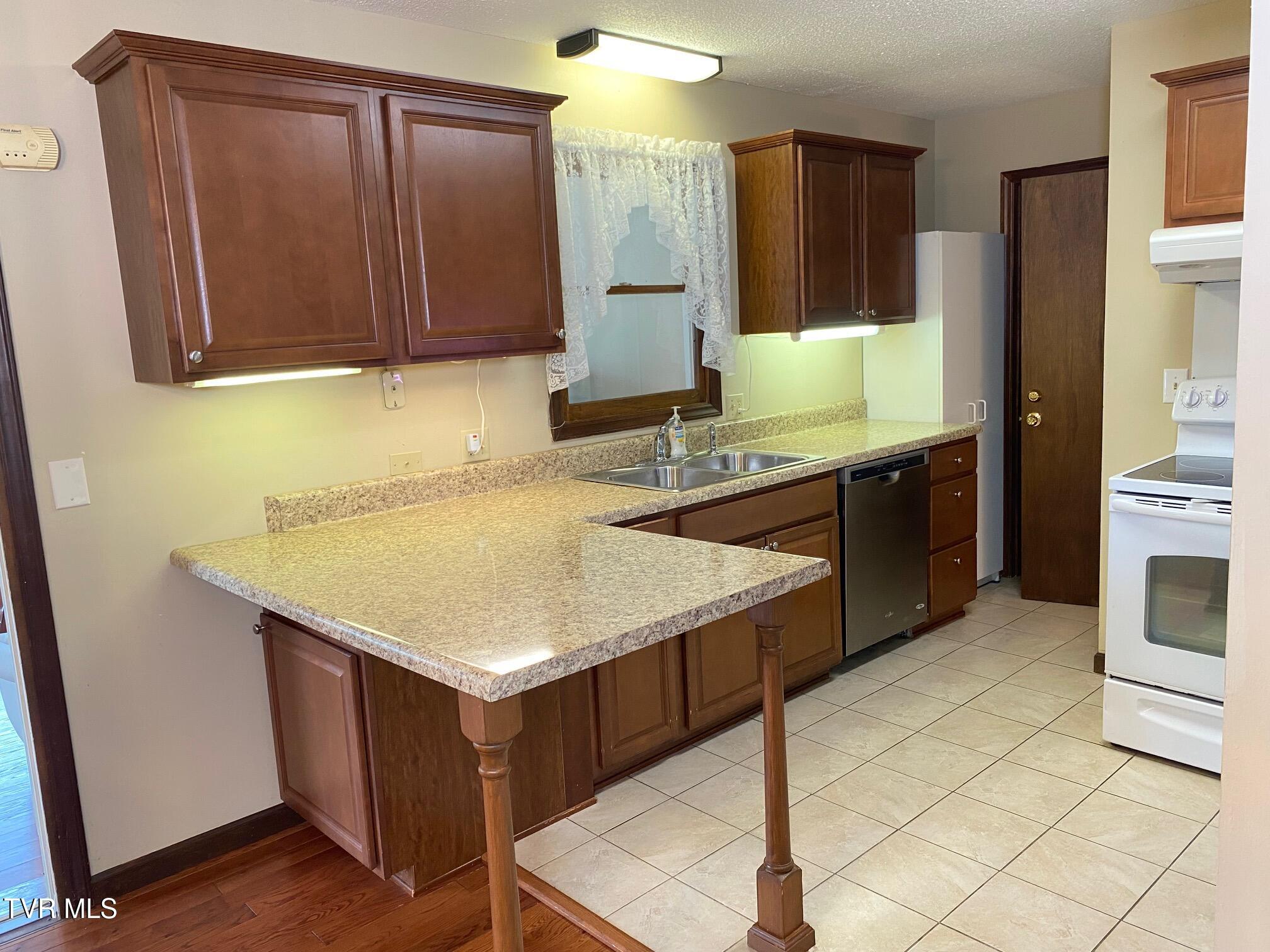 3204 Marbleton Road Unicoi, TN 37692 - Photo 28 of 114 Kitchen