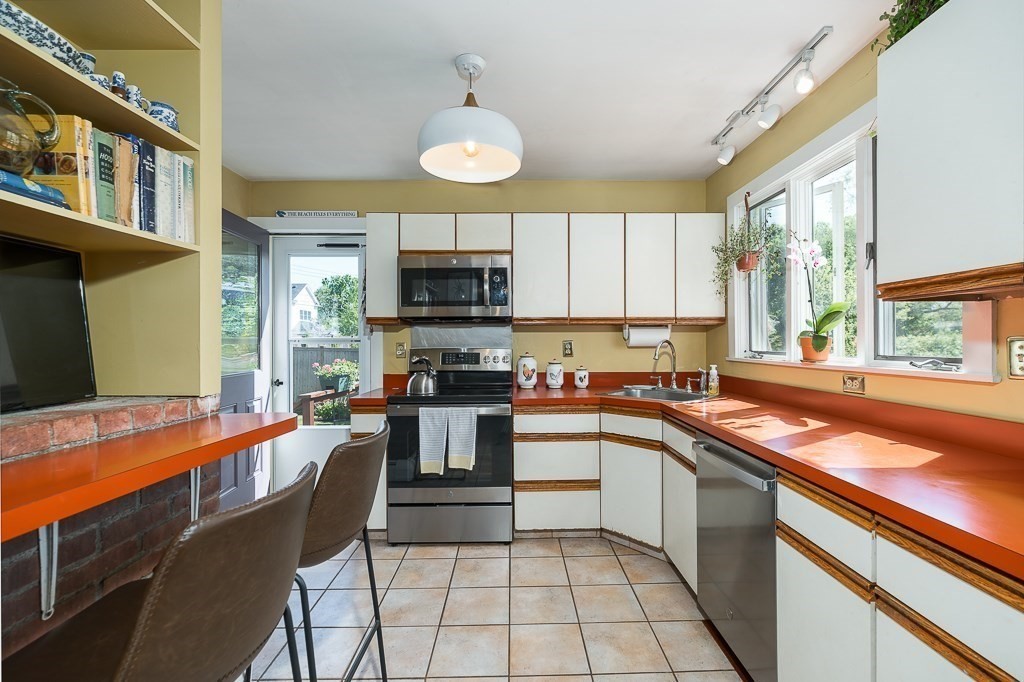 8 Butler Avenue Manchester, MA 01944 - Photo 13 of 34 Gallery Image 13