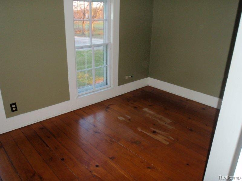 3318 West Sutton Road Lapeer, MI 48446 - Photo 2 of 20 PB070052.jpg