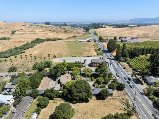 $1,189,000 | 2705 Roblar Road, Petaluma, CA 94952