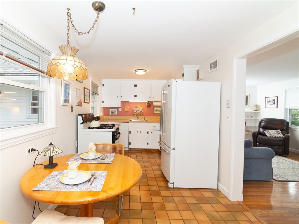 40 Dunster Road Framingham, MA 01702 - Photo 8 of 38