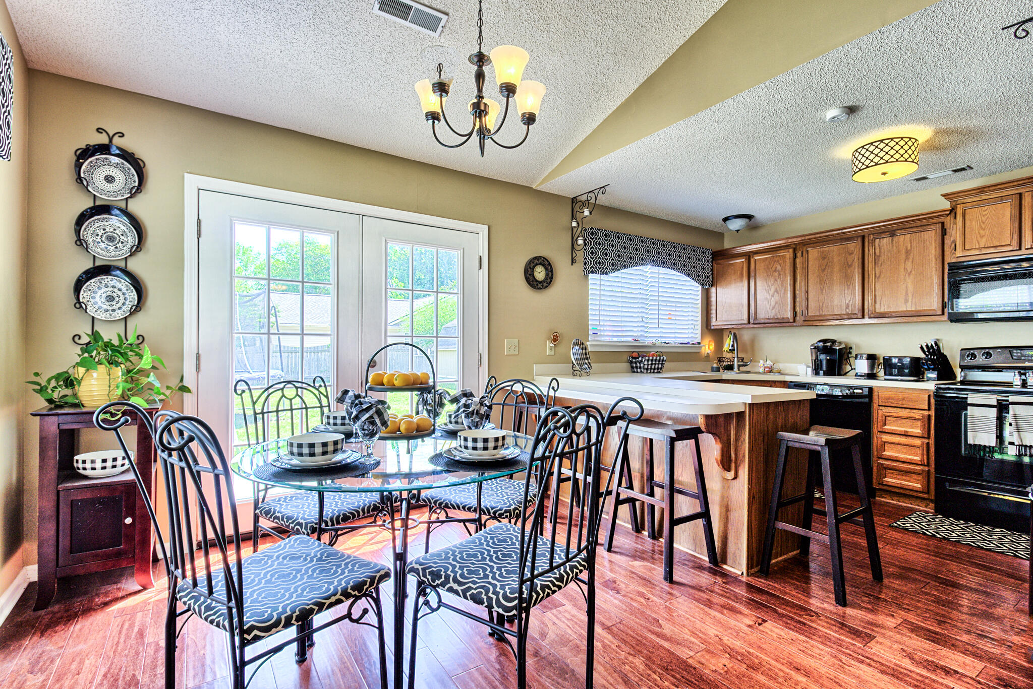101 Jarett Road Summerville, SC 29485 - Photo 6 of 19 Kitchen to eat-in dining
