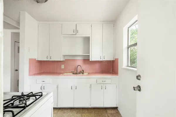 $1,700 | 918 East 50th Street, Unit B, Austin, TX 78751