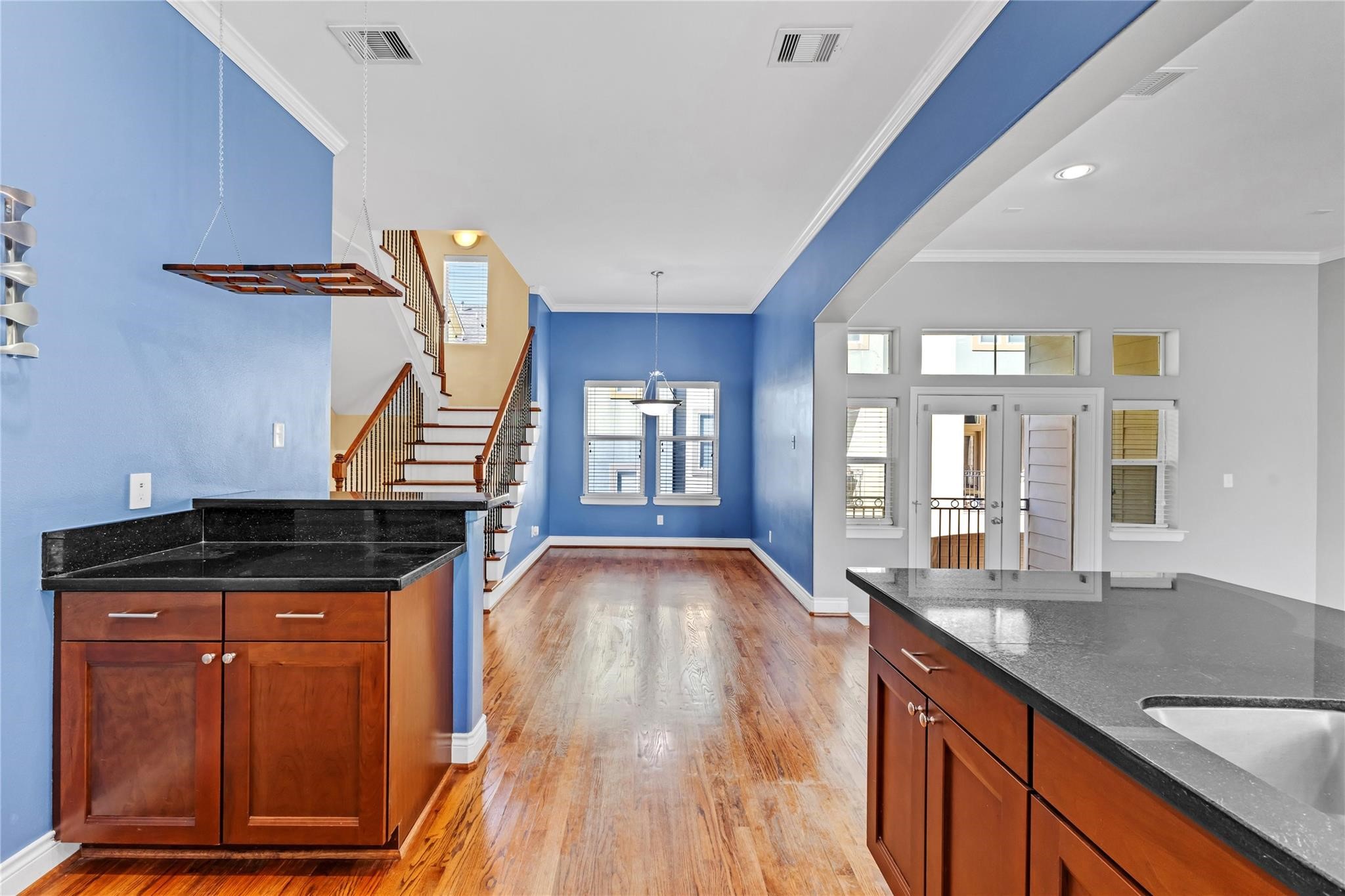 934 West 26th Street, Unit B Houston, TX 77008 - Photo 11 of 33 The kitchen overlooks both the living area and dining space, creating an ideal layout.