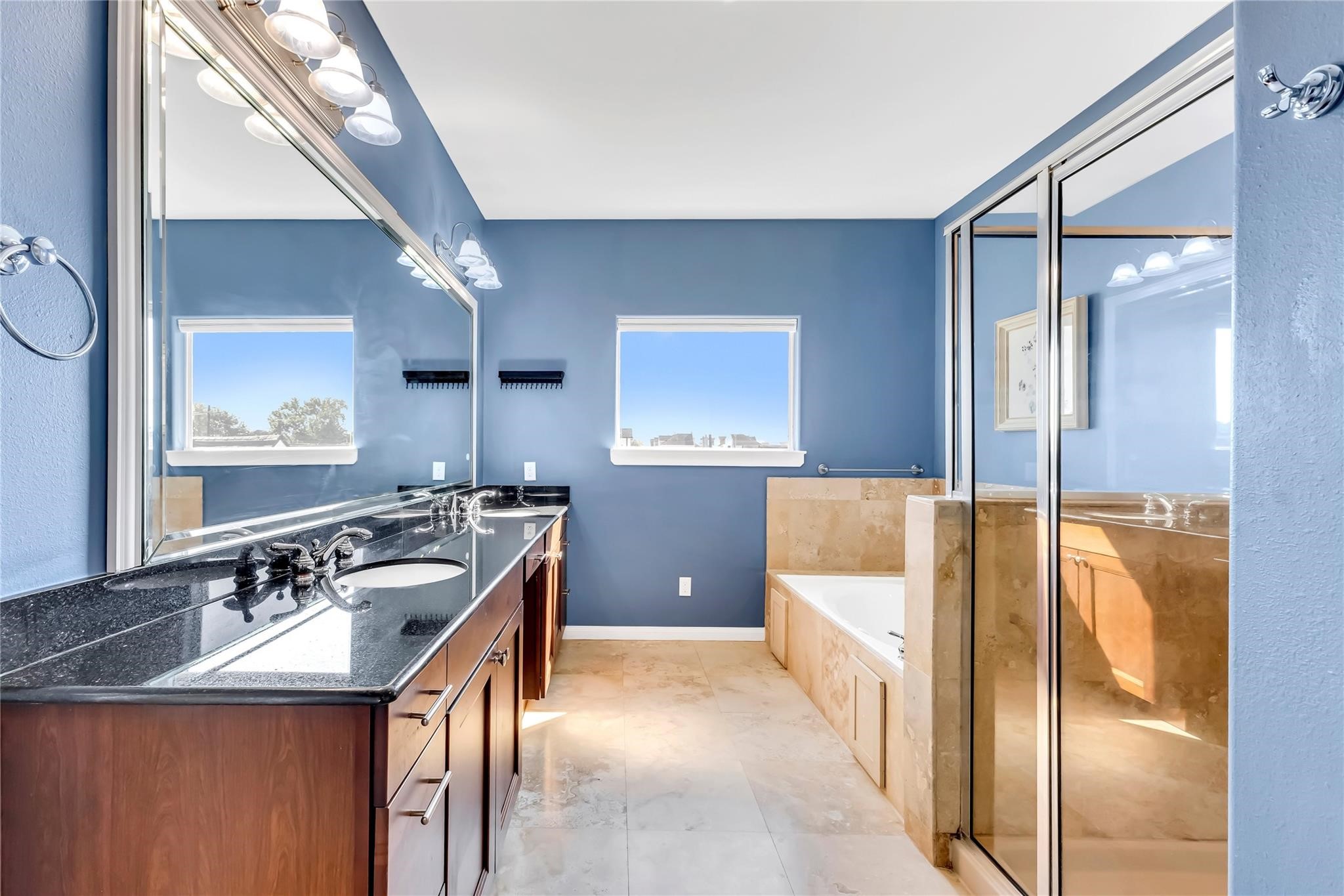 934 West 26th Street, Unit B Houston, TX 77008 - Photo 17 of 33 The primary bathroom offers a spacious layout with an abundance of natural light.