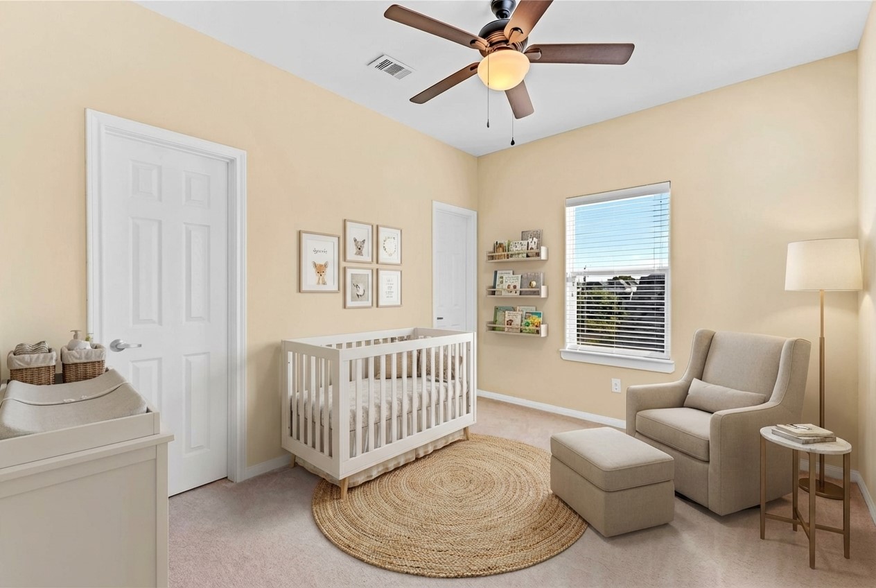 934 West 26th Street, Unit B Houston, TX 77008 - Photo 21 of 33 a bedroom with furniture and a window