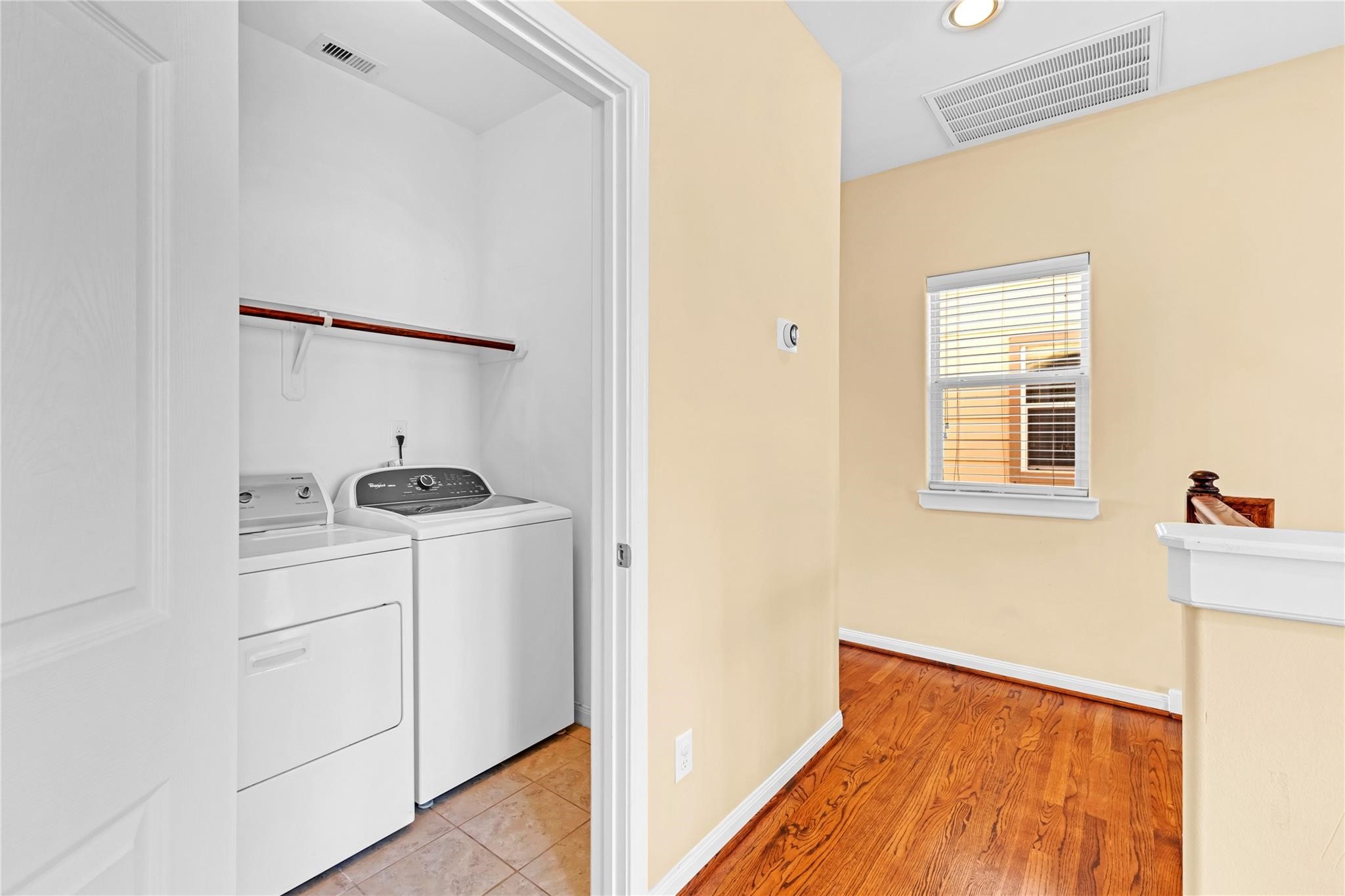 934 West 26th Street, Unit B Houston, TX 77008 - Photo 23 of 33 The washer and dryer are included!