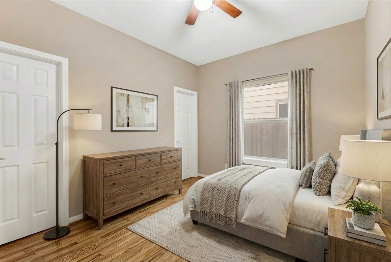 934 West 26th Street, Unit B Houston, TX 77008 - Photo 24 of 33 a bedroom with a bed and a dresser