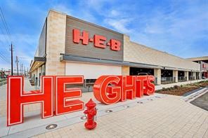 934 West 26th Street, Unit B Houston, TX 77008 - Photo 28 of 33 Located just minutes from a nearby H-E-B offering easy access to groceries and every day essentials.