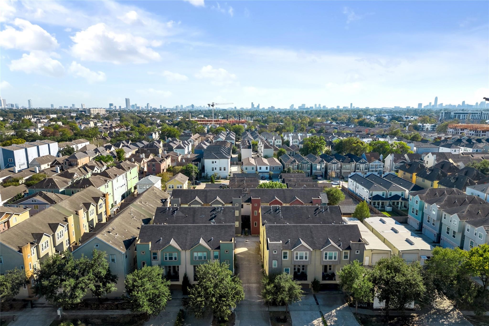 934 West 26th Street, Unit B Houston, TX 77008 - Photo 29 of 33 This pet-friendly home is ideally situated with easy access to 610 and Shepherd. Enjoy close proximity to popular restaurants, shops, and every day conveniences, offering easy access to city living.