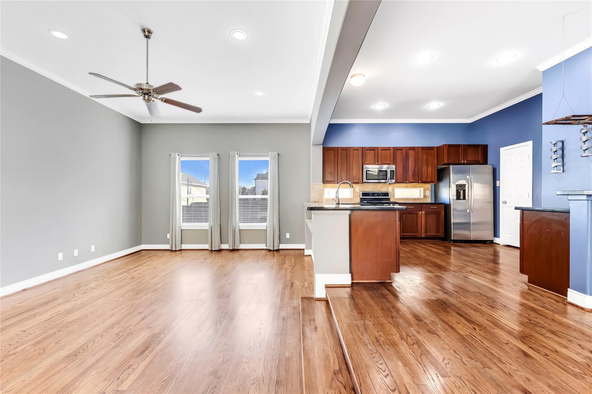 934 West 26th Street, Unit B Houston, TX 77008 - Photo 33 of 33 Open floor plan between kitchen, dining and living room, perfect for entertaining.