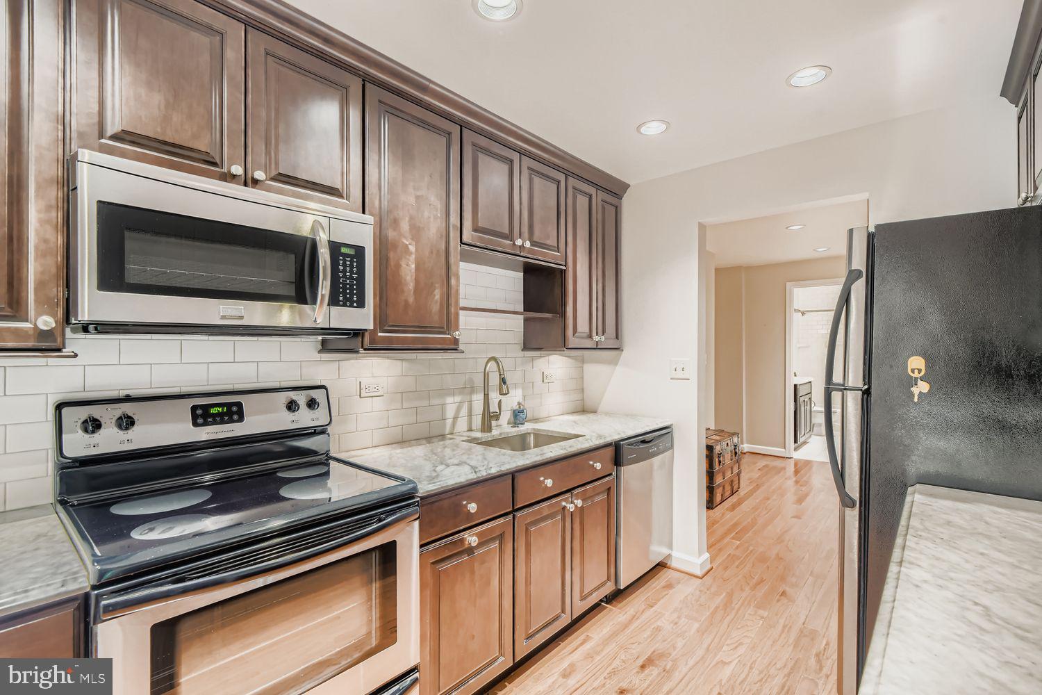 5712 Roland Avenue, Unit TC Baltimore, MD 21210 - Photo 5 of 14 Kitchen