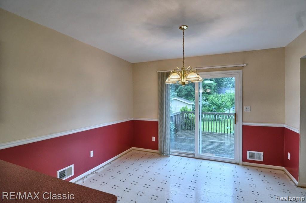 19778 Merriman Road Livonia, MI 48152 - Photo 21 of 27 Dining_Room.jpg